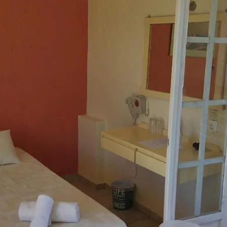 Hotel Cleo 250m From The 2*